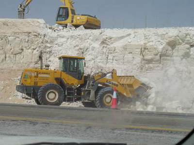 LG968 wheel loader in Saudi Arabia road construction work